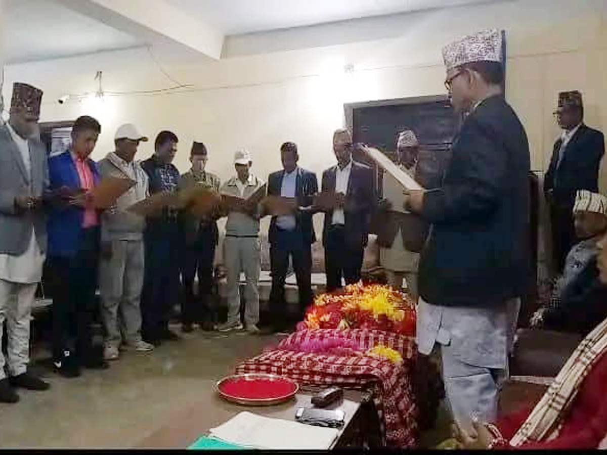 बैतडीको सिगासका जनप्रतिनिधिहरुले लिए शपथ 